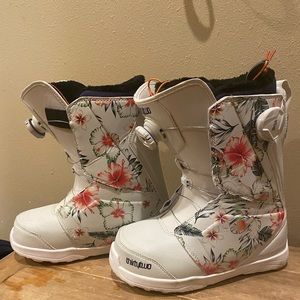 ThirtyTwo women snowboard boots